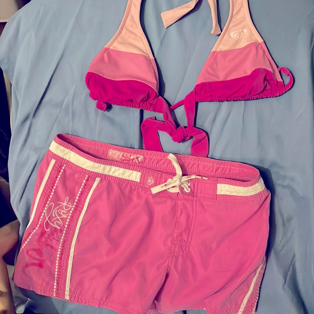 Roxy quicksilver short board shorts bathing suit size 3 pink and white top MED.